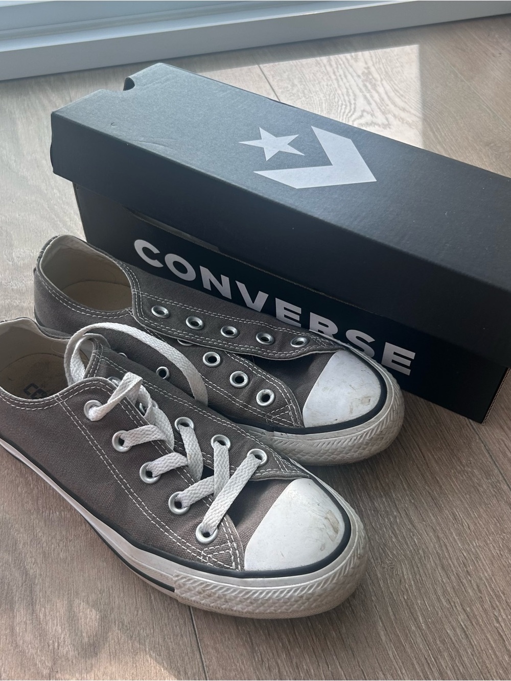 Women’s Low Rise Gray Converse Sneakers